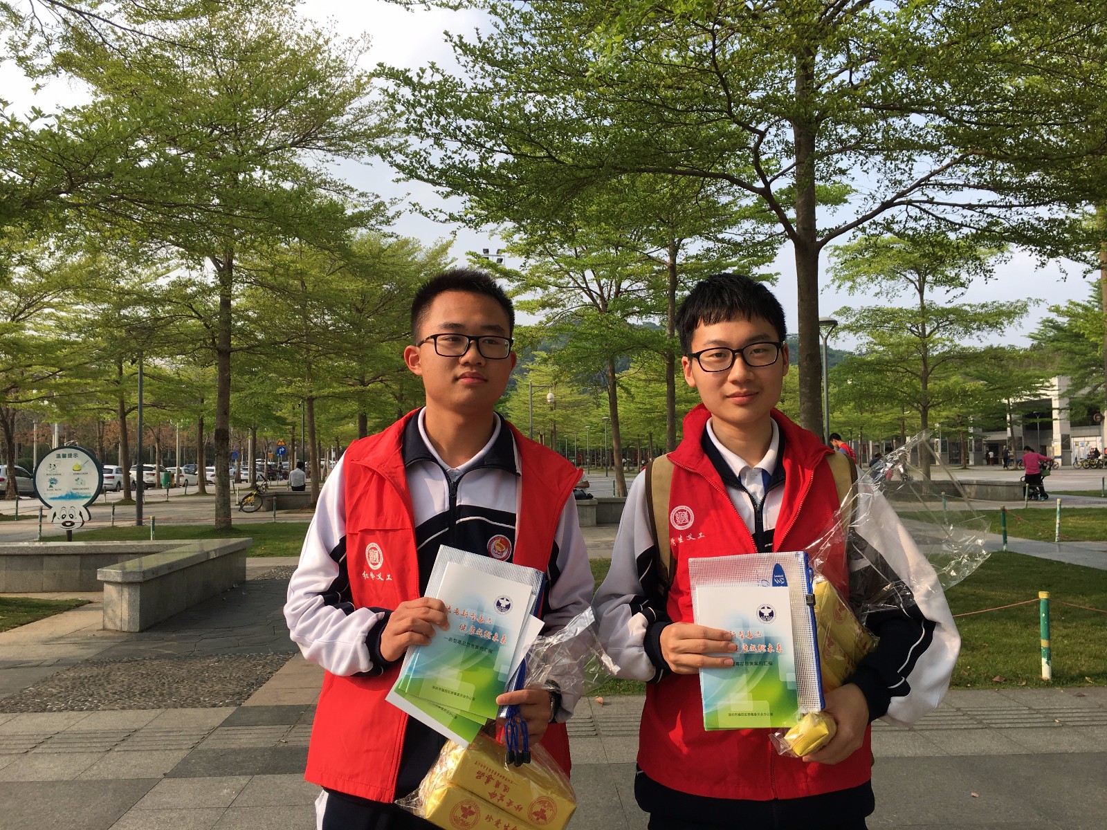 准备向居民宣传禁毒知识.JPG